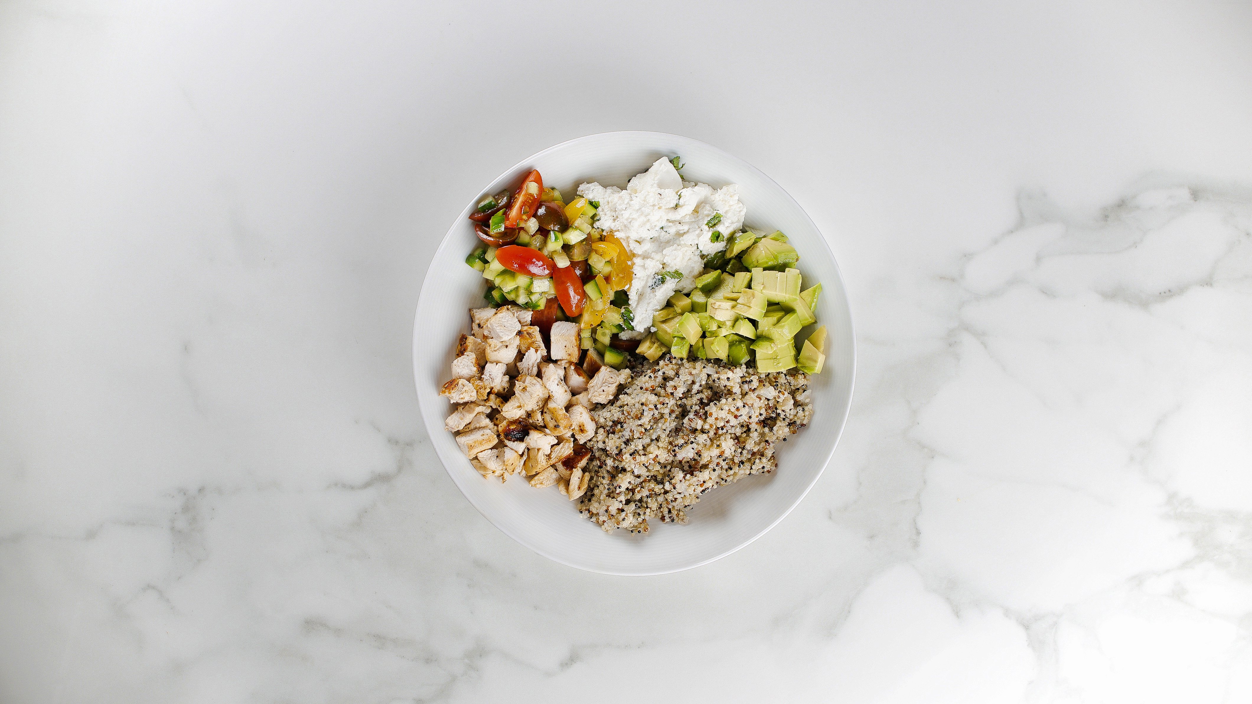 Κινόα με bio κοτόπουλο, τοματίνια, αβοκάντο και ρικότα: Βήμα 7