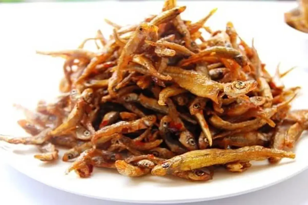 Khô cá cơm sọc đen ngào me cay