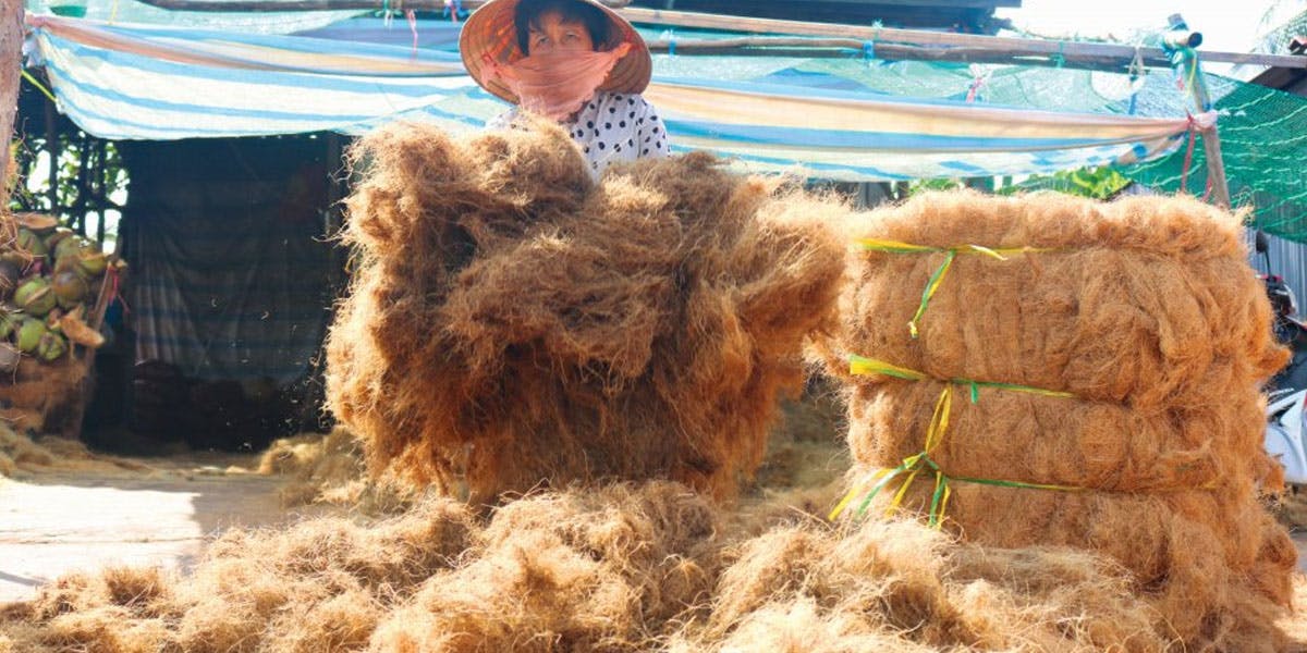 Hình ảnh làng nghề làm thảm xơ dừa