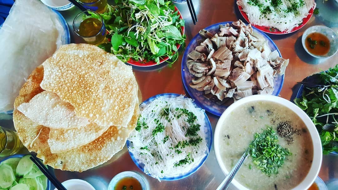 Thưởng Thức Bánh Hỏi Lòng Heo Tại Hoài Nhơn – Đặc Sản Đậm Đà Vị Miền Trung