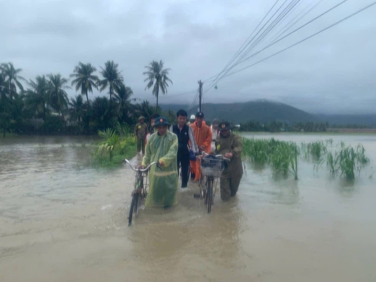 Hình ảnh minh họa - Tinh thần xung kích trước mùa mưa bão