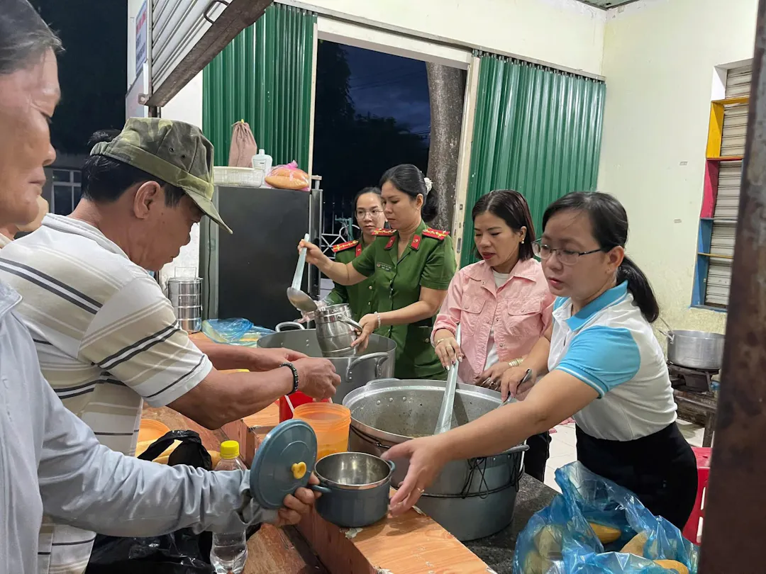 Hình ảnh minh họa - Chương Trình “San Sẻ Yêu Thương – Ấm Tình Chiến Sĩ”