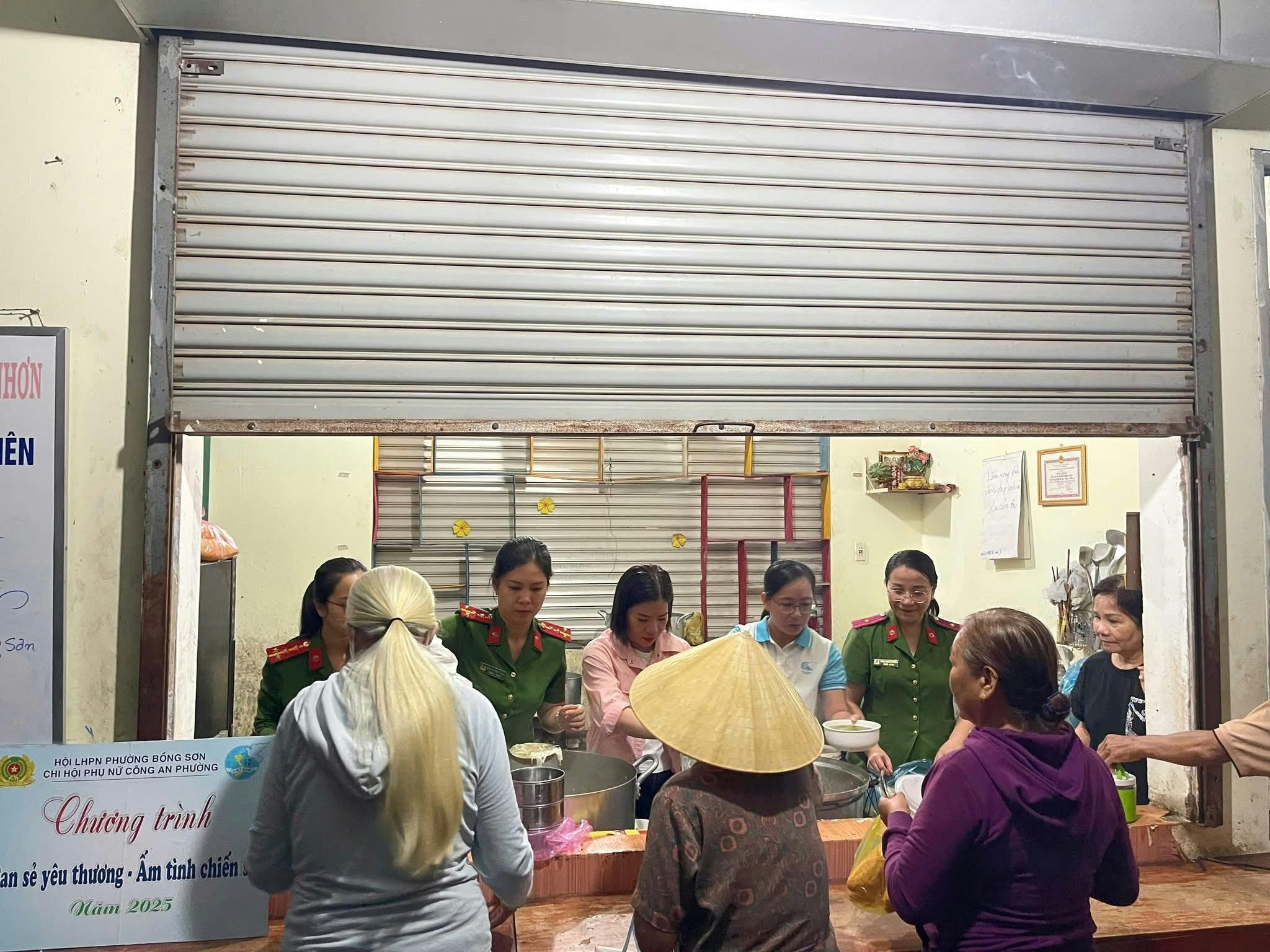 Hình ảnh minh họa - Chương Trình “San Sẻ Yêu Thương – Ấm Tình Chiến Sĩ”