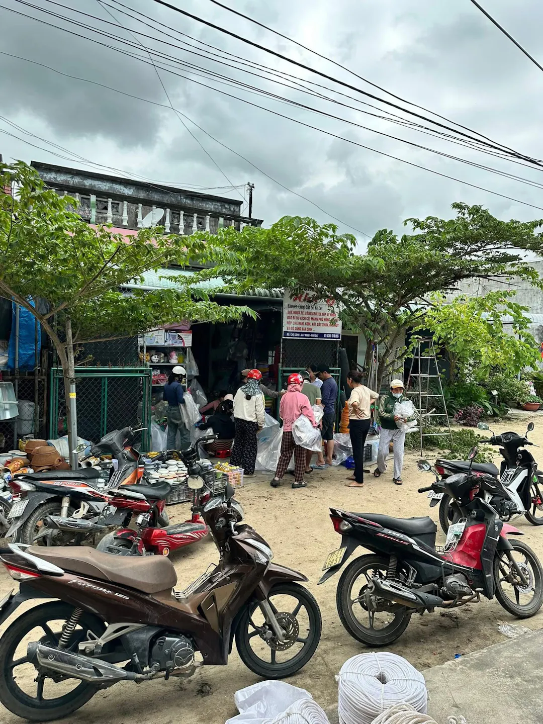 Hình ảnh - Người Dân Chủ Động Phòng Chống Bão Số 13