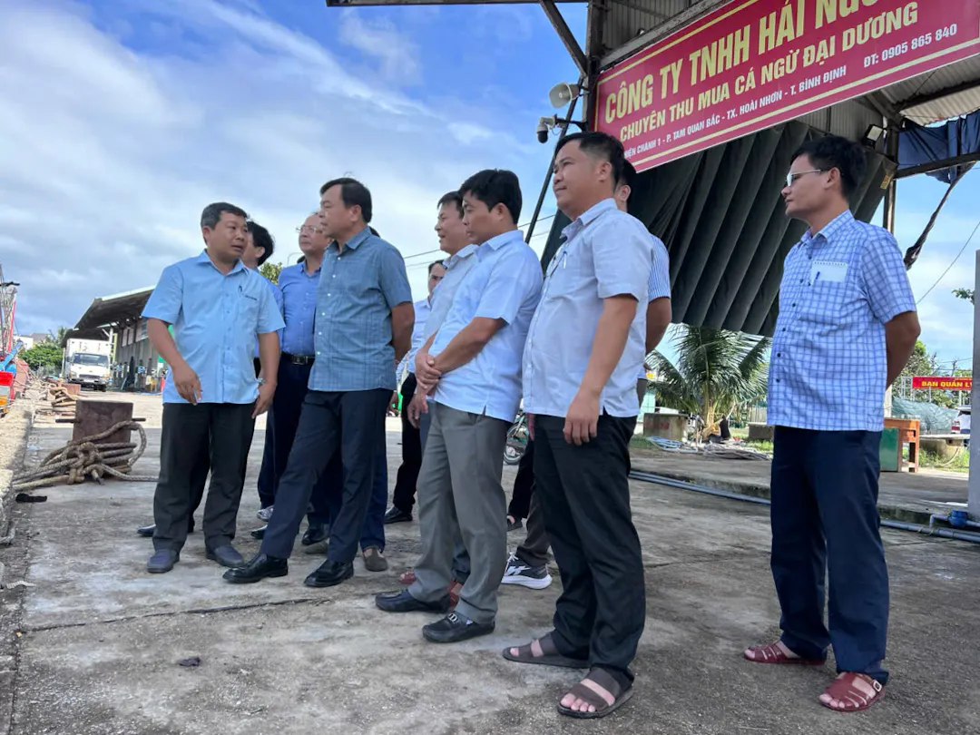 Thứ trưởng Nguyễn Hoàng Hiệp Kiểm Tra Công Tác Ứng Phó Bão Số 13 Tại Hoài Nhơn Bắc