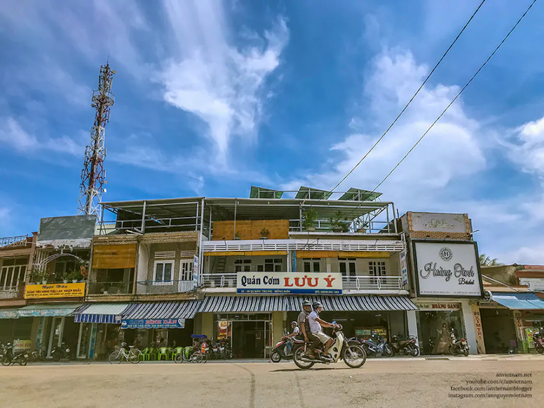Một góc đường Quang Trung (quốc lộ 1A), phường Bồng Sơn, thị xã Hoài Nhơn