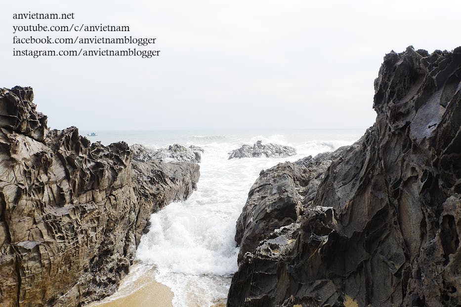 Gành Đá Lộ Diêu Đẹp Ngẩn Ngơ Vào Mùa Rêu Xanh Ở Hoài Nhơn