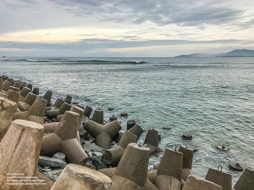 Bờ kè biển Tam Quan - Điểm check-in ngắm hoàng hôn cực phẩm ở Hoài Nhơn