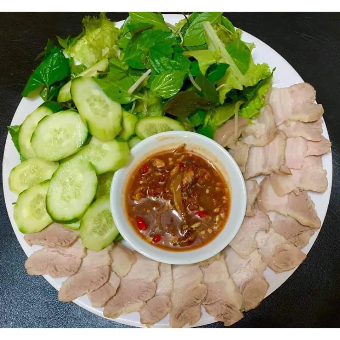 Thưởng thức đặc sản mắm nêm trong mâm cơm xứ Nẫu