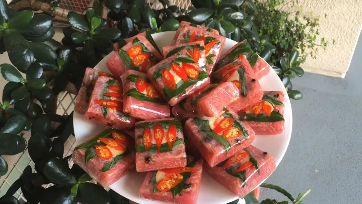 Cách Thưởng Thức Nem Chợ Huyện Hoài Nhơn Ngon Chuẩn Vị Xứ Nẫu