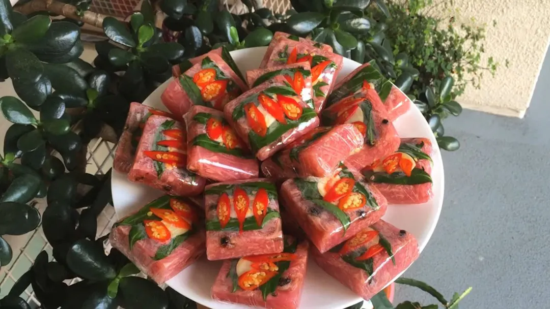 Cách Thưởng Thức Nem Chợ Huyện Hoài Nhơn Ngon Chuẩn Vị Xứ Nẫu
