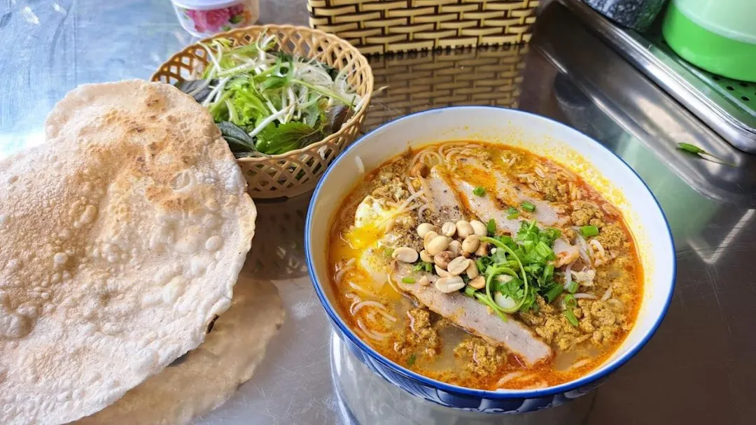 Thưởng thức tô bún ngập tràn tiêu ớt