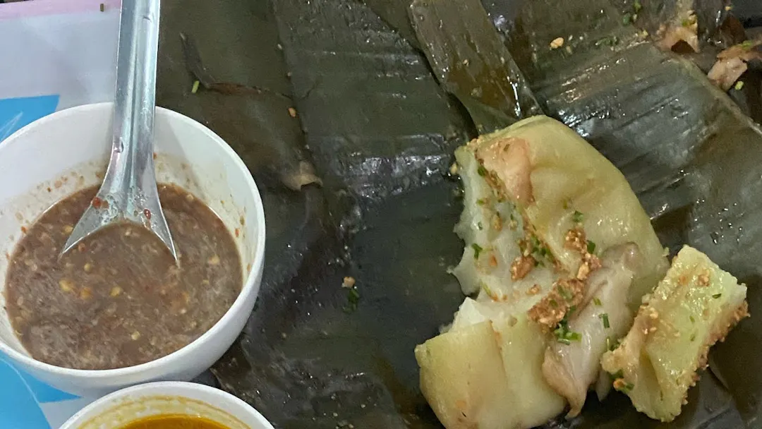 Đĩa bánh đúc người Hoài Nhơn Bình Định dẻo ngon chấm mắm đục