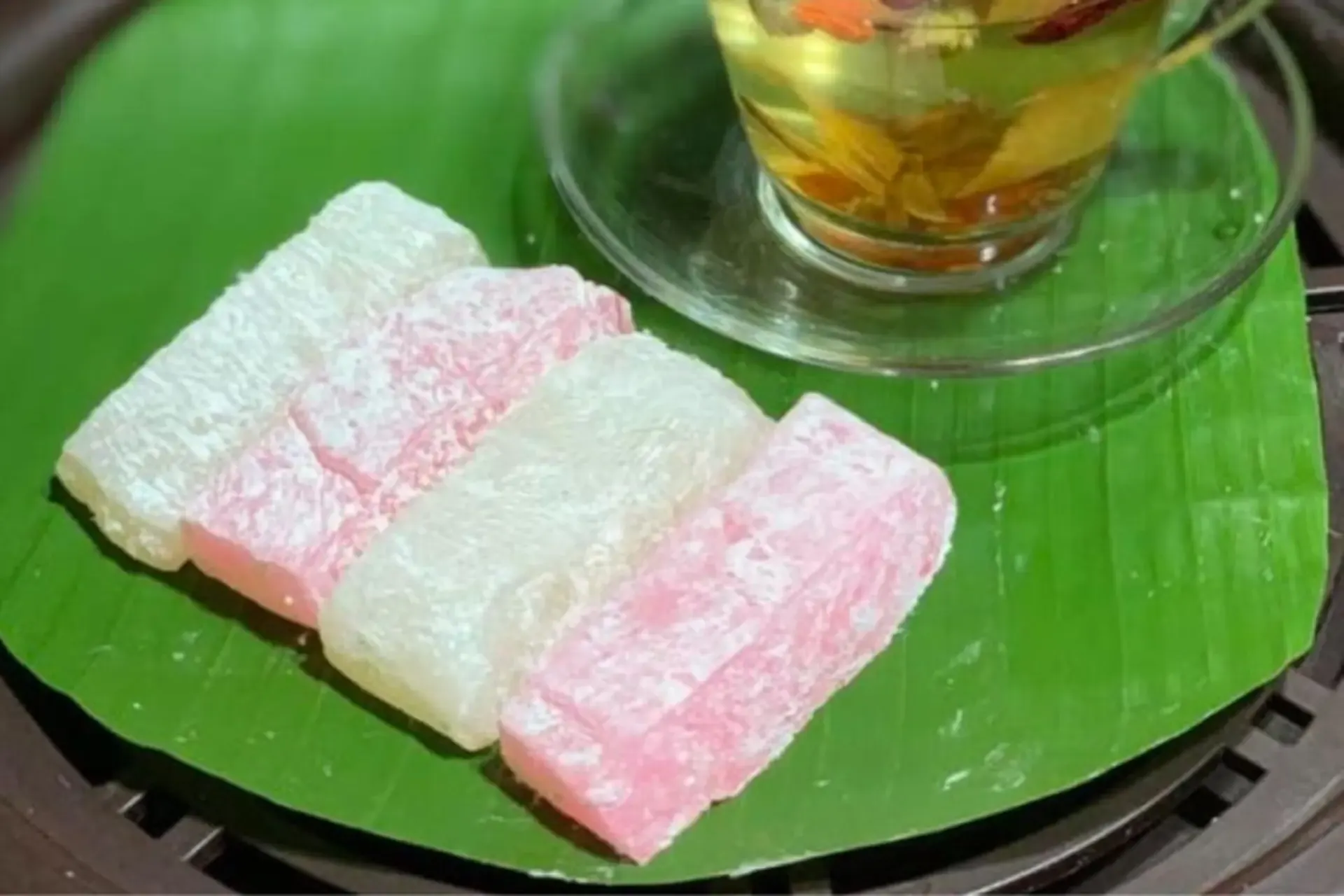 Cách thưởng thức bánh hồng Tam Quan chuẩn bài người bản địa