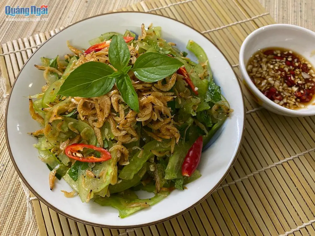 Yêu cầu thành phẩm và cách thưởng thức gỏi ruốc cà chua xanh đúng điệu