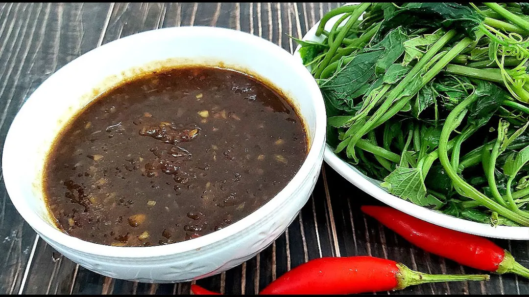 Rau lang, rau muống, bầu luộc chấm mắm nêm