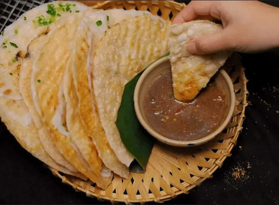 Bánh đập/Bánh tráng nướng chấm mắm nêm