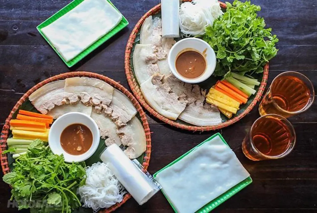 Bánh tráng cuốn thịt heo luộc