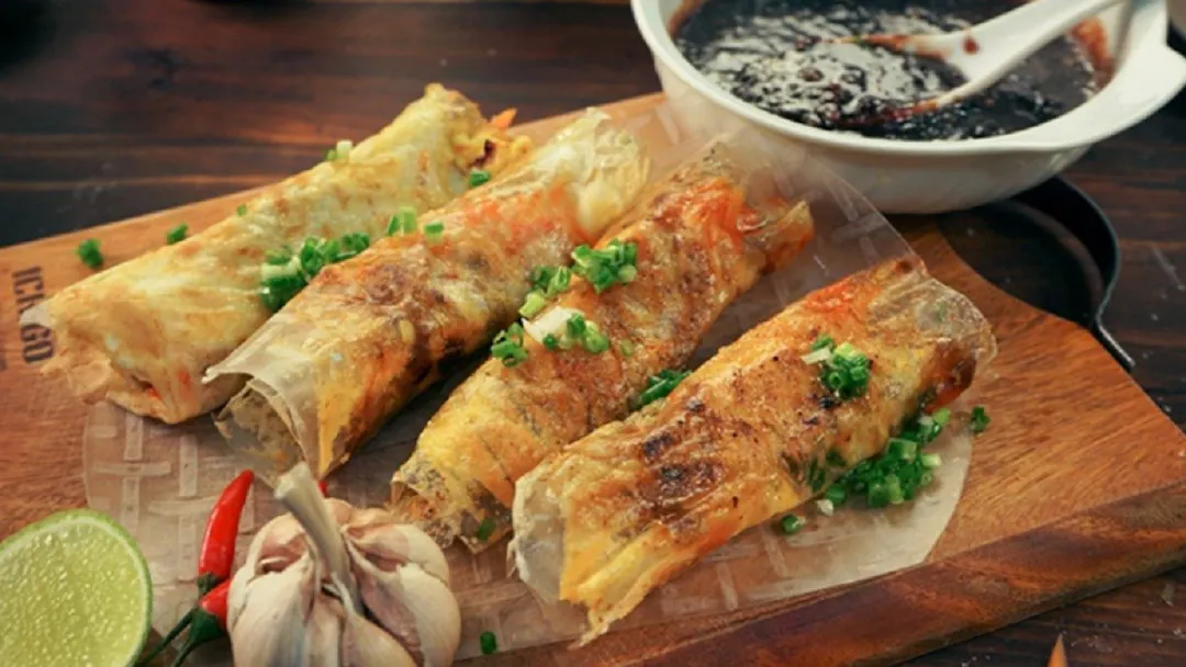 Bánh tráng nướng, bánh tráng cuốn quẹt mắm ruốc sệt kẹo