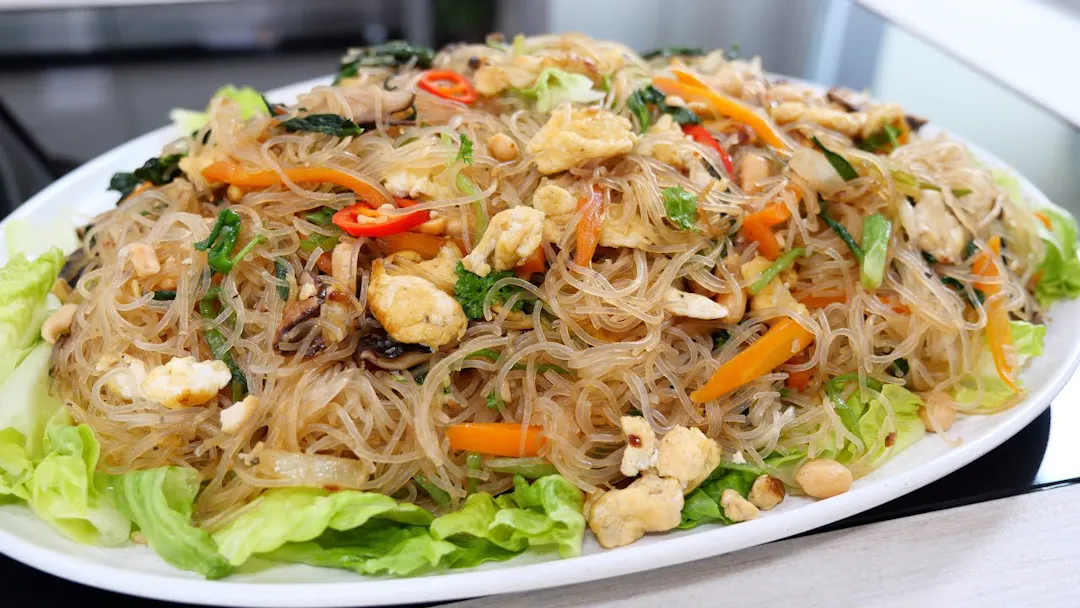 Cách người bản địa thưởng thức bún số 8 đúng điệu xưa