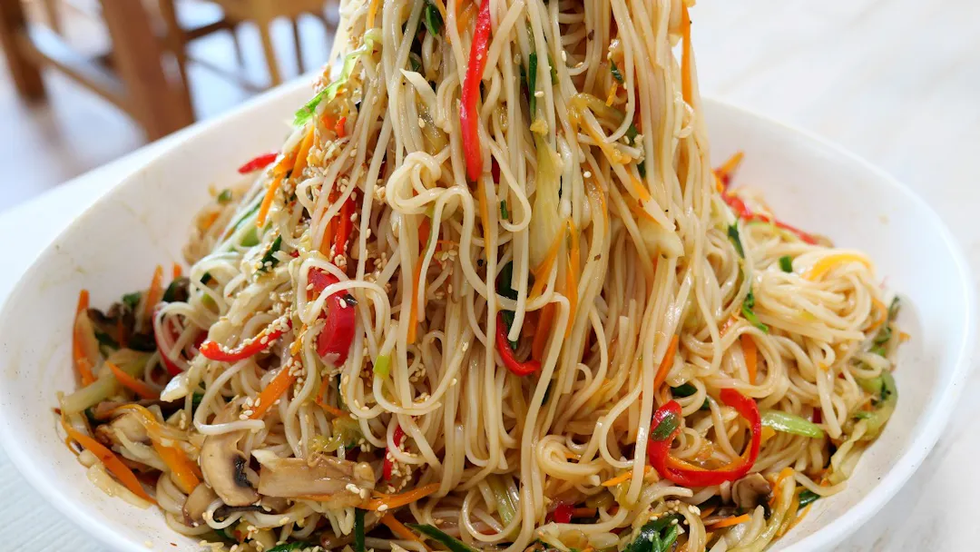 Bún số 8 chay trộn xì dầu tỏi ớt