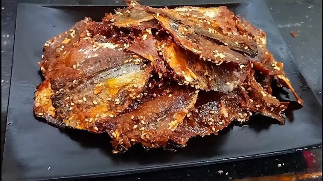 Khô cá chỉ vàng rim tỏi ớt kẹo dẻo