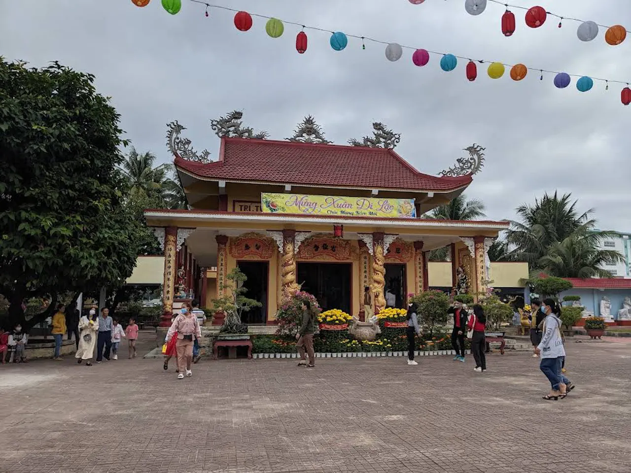 Chùa Hoằng Hóa Tam Quan