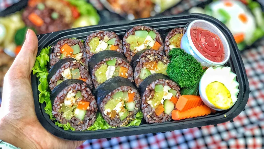 Cơm cuộn / Kimbap rong biển khô