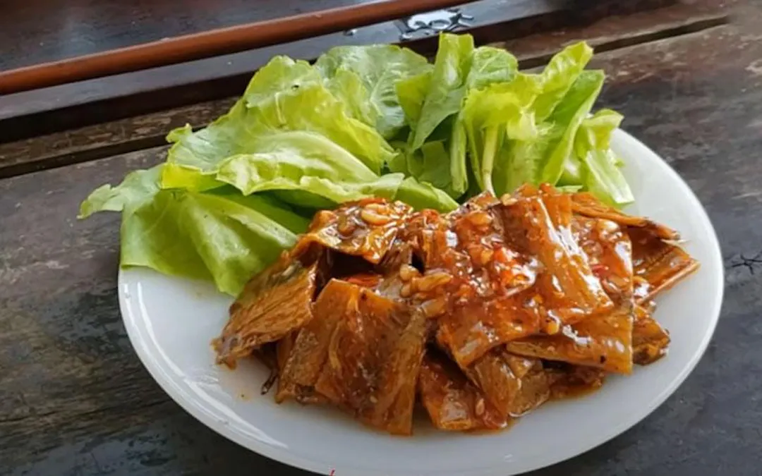 Khô cá hố rim mắm đường tỏi ớt