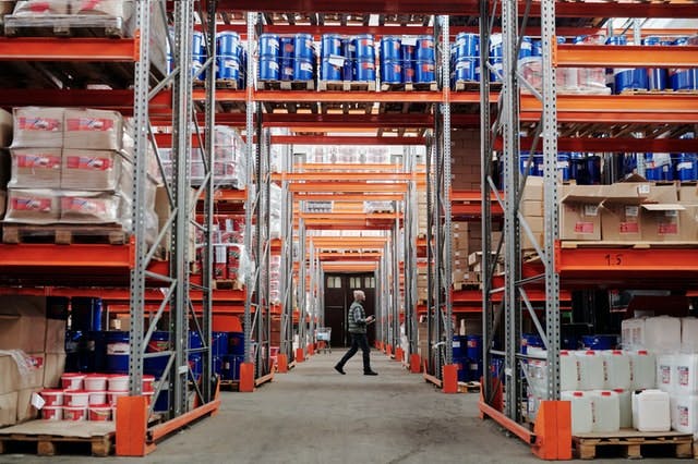perbedaan perusahaan warehouse dengan perusahaan warehouse