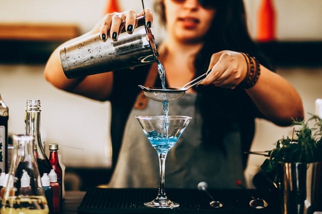 Klasifikasi peran bartender yang dapat Anda rekrut