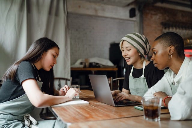 how to recruit restaurant employee