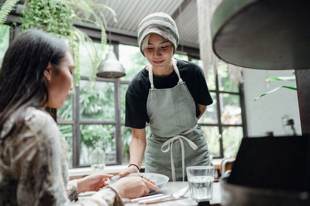 various roles of restaurant employees: FOH & BOH 