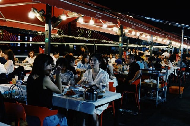 cara merekrut karyawan restoran saat peak season