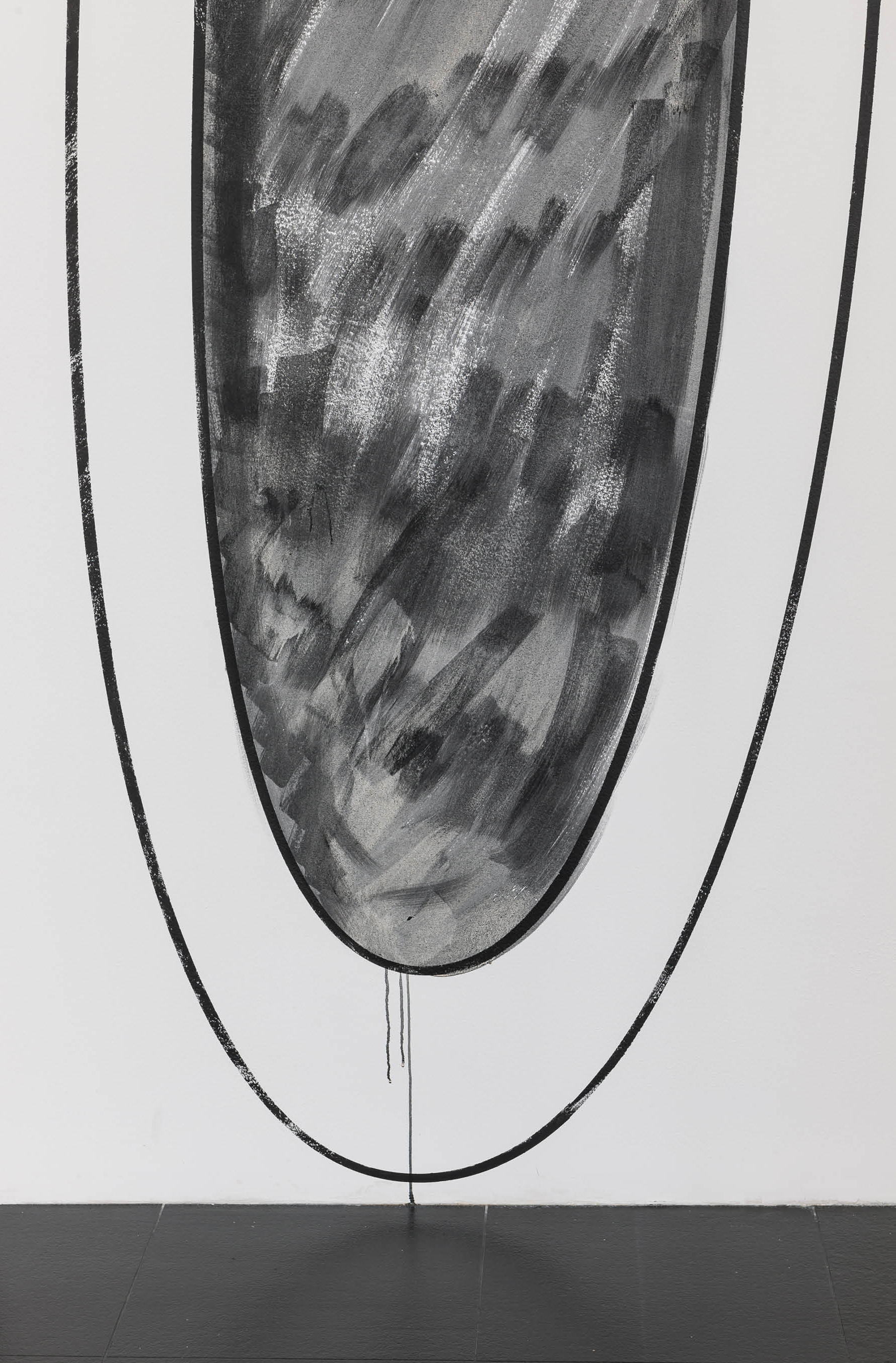 'Senor Senor' wall painting  by Henry Coleman at Bloomberg SPACE, detail of wall painting of the Letter O, roughly painted in black and white with three small dribbles towards the bottom of the wall 