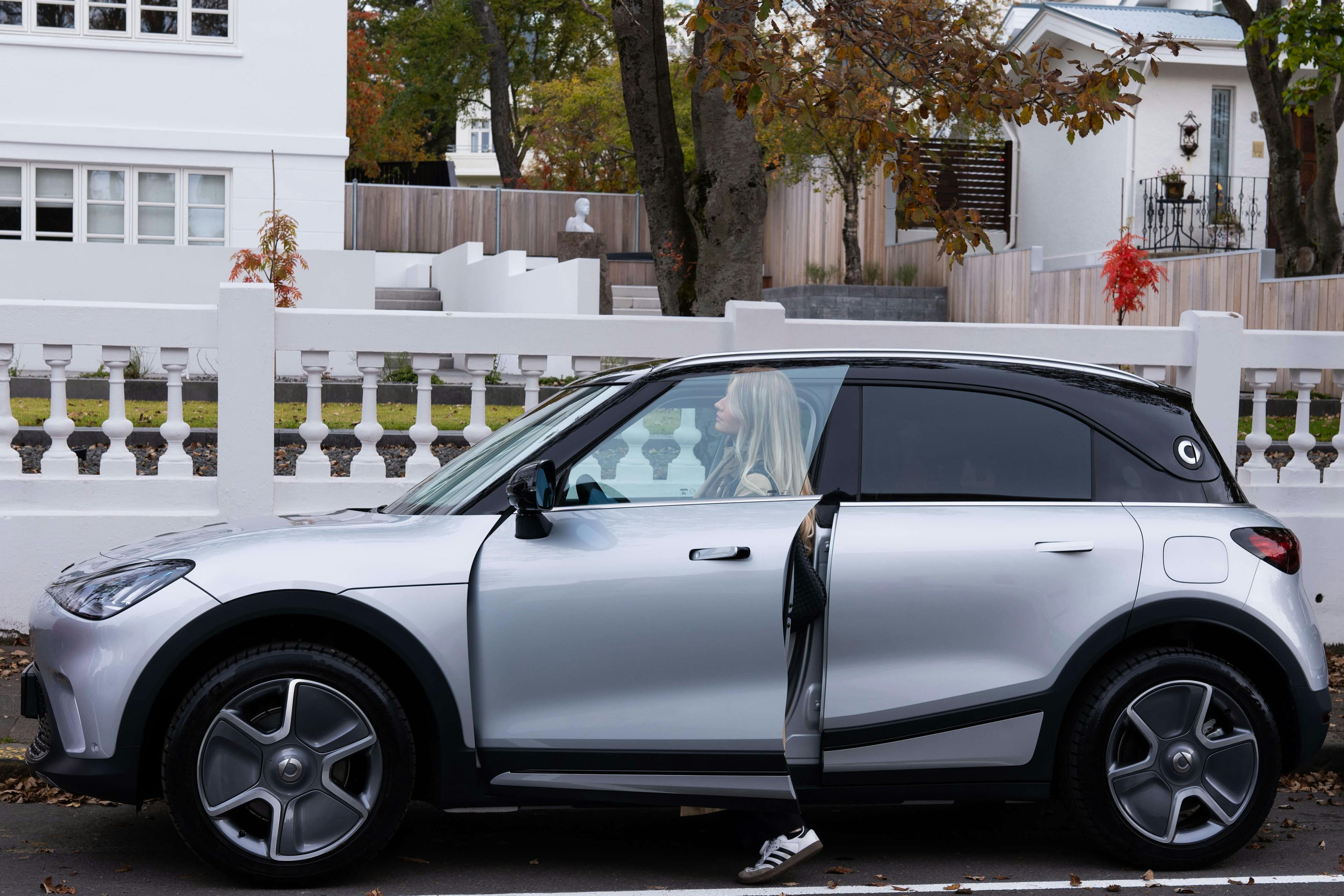 Hentar rekstrarleiga, grár smart #1 í fallegu umhverfi