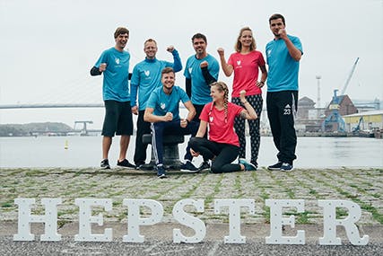 https://images.prismic.io/hepster-product-production/81c27836f6cb43112df3ed33e5ccdc6374206d13_arbeiten-bei-hepster-4.jpg?auto=compress,format