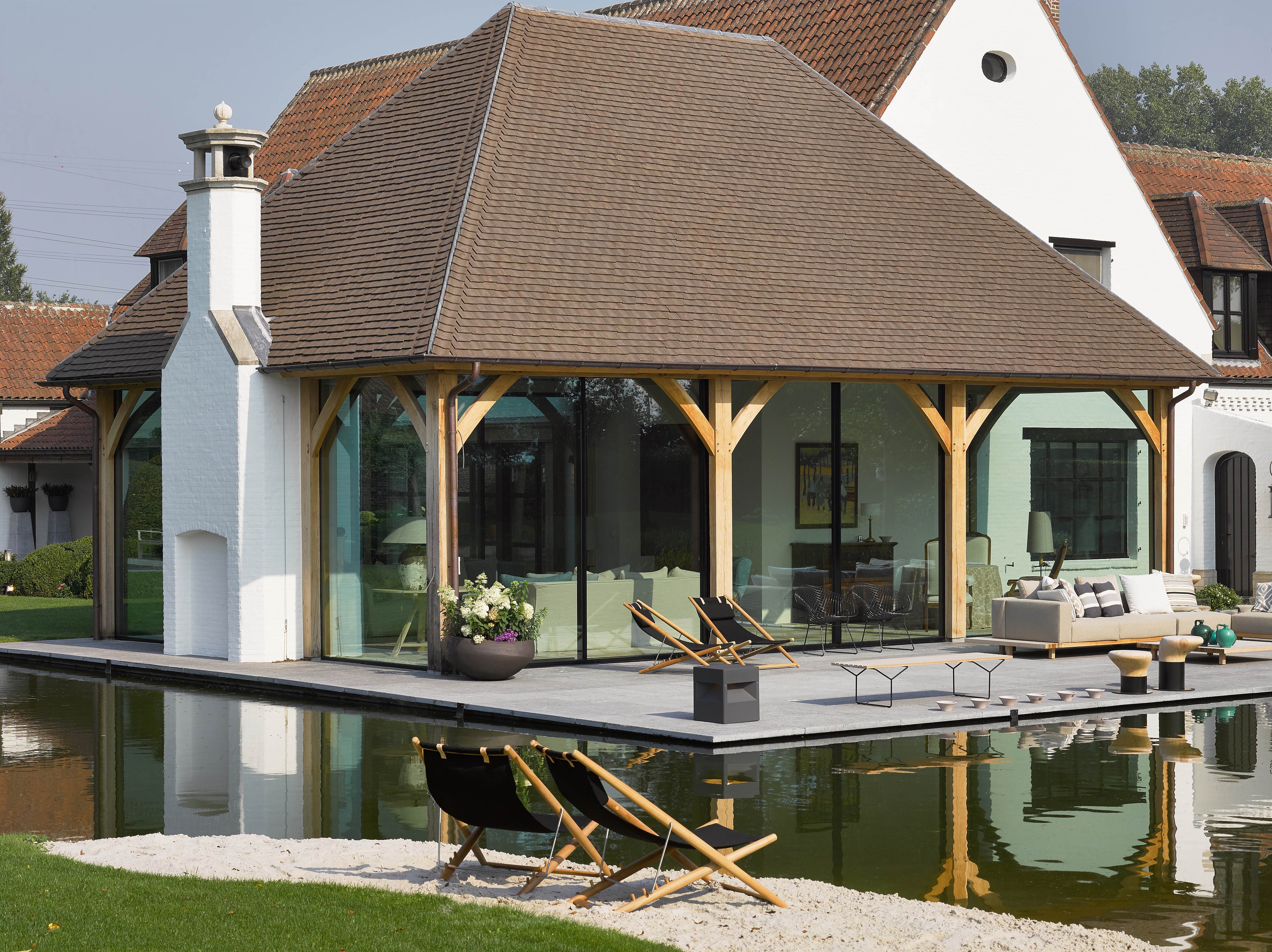 Eikenhouten bijgebouw