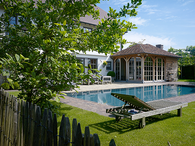 Eikenhouten poolhouse