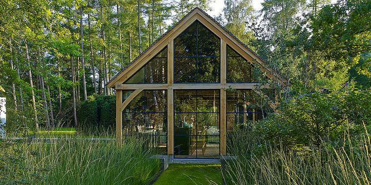 Eikenhouten tuinkantoor