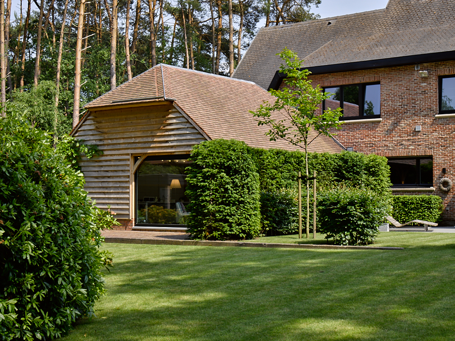 Eikenhouten bijgebouw 