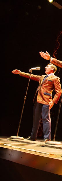 Huvudattraktionen i teatern är en 90 minuter lång och påkostad uppsättning av musikalen Jersey Boys.