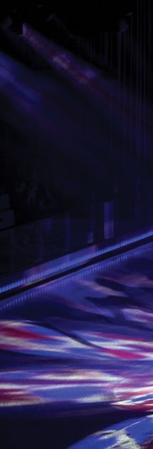 Studio B -jäähallissa näytetään taitoluisteluesityksiä, joiden tähtinä on usein entisiä olympiatason luistelijoita