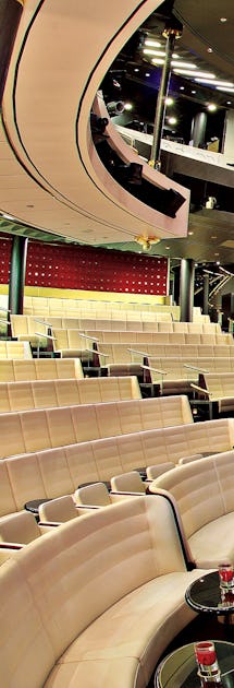 Las Vegas-inspirerte show i teateret