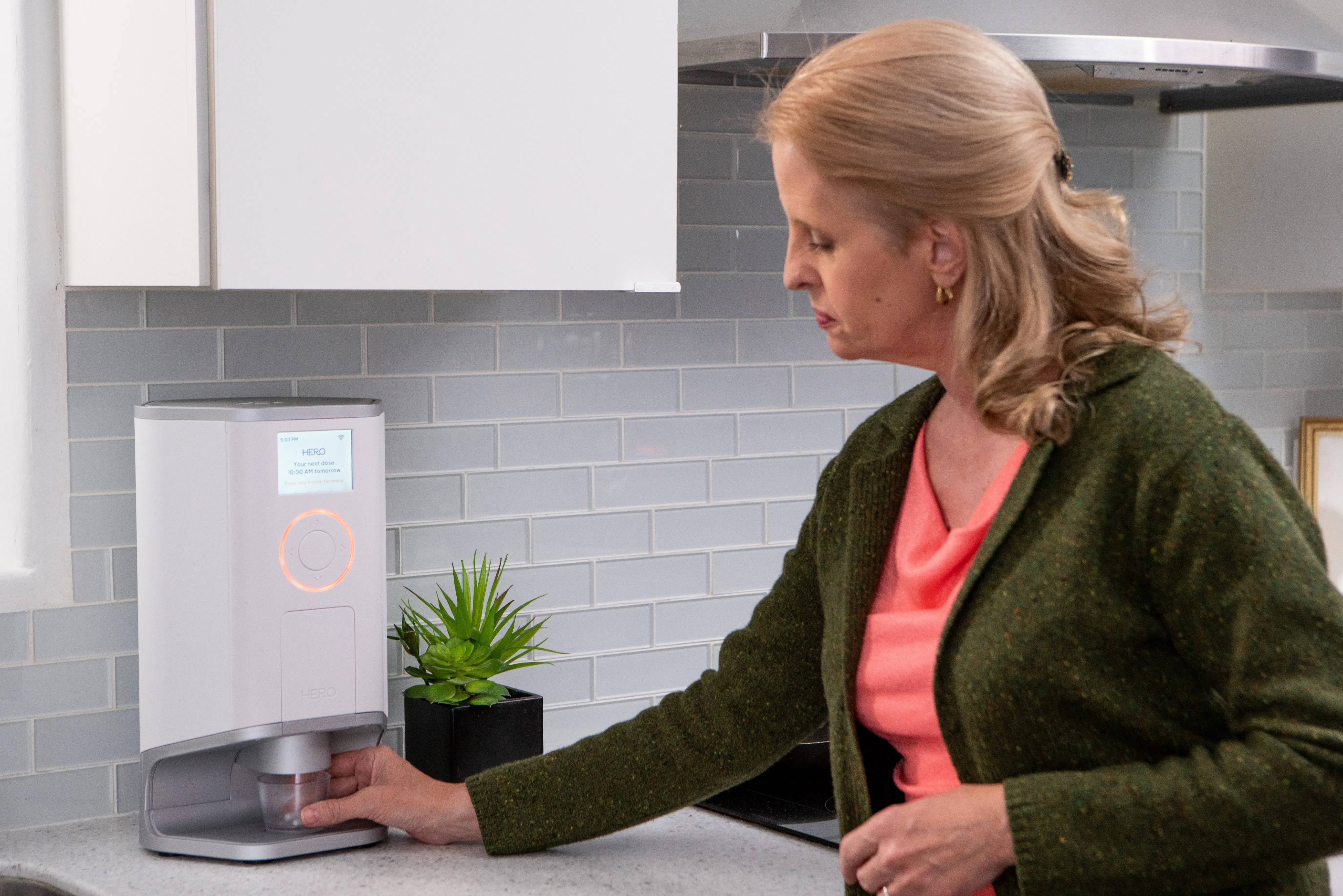 Automatic Pill Dispensers Can They Help Seniors Stay Safe Hero automatic-pill-dispensers-can-they-help-seniors-stay-safe-hero