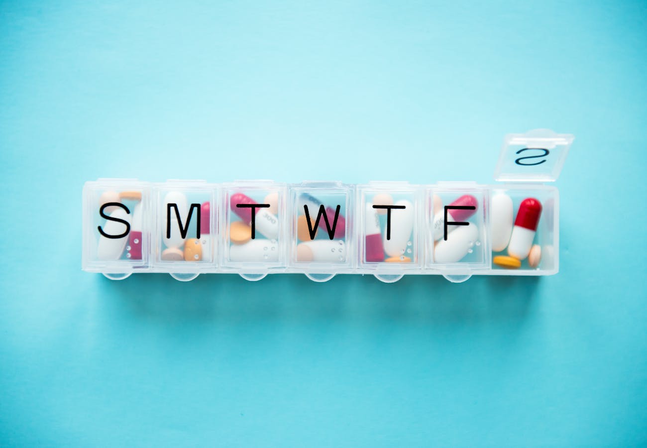 Weekly pill organizer