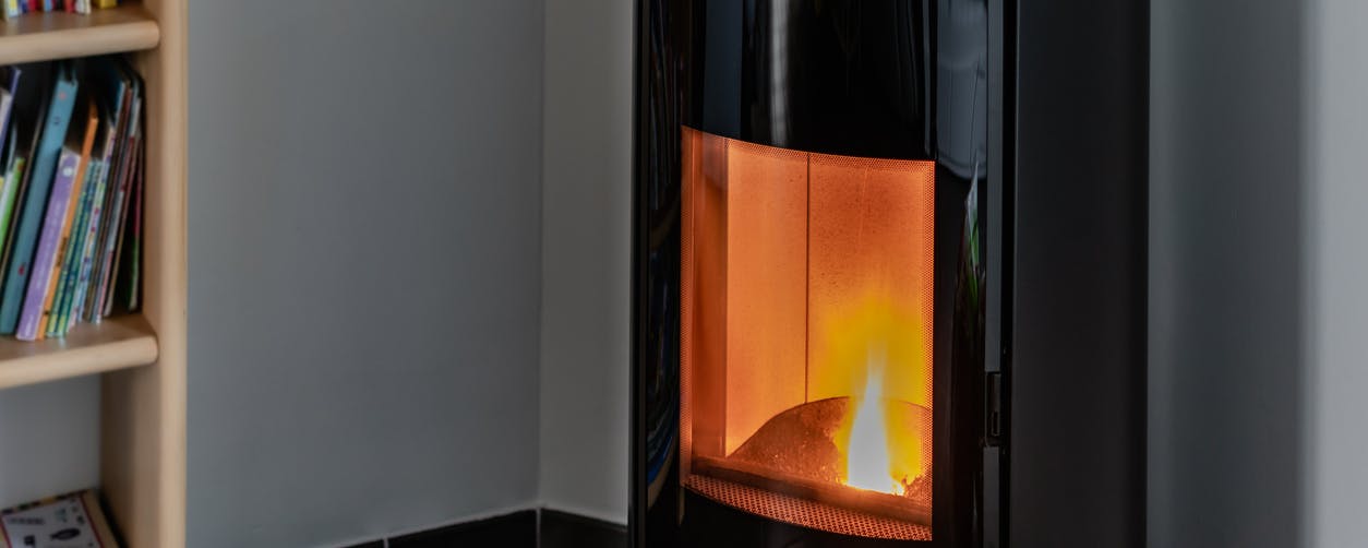 Chauffage à granulés : 8 points clés pour bien choisir votre poêle