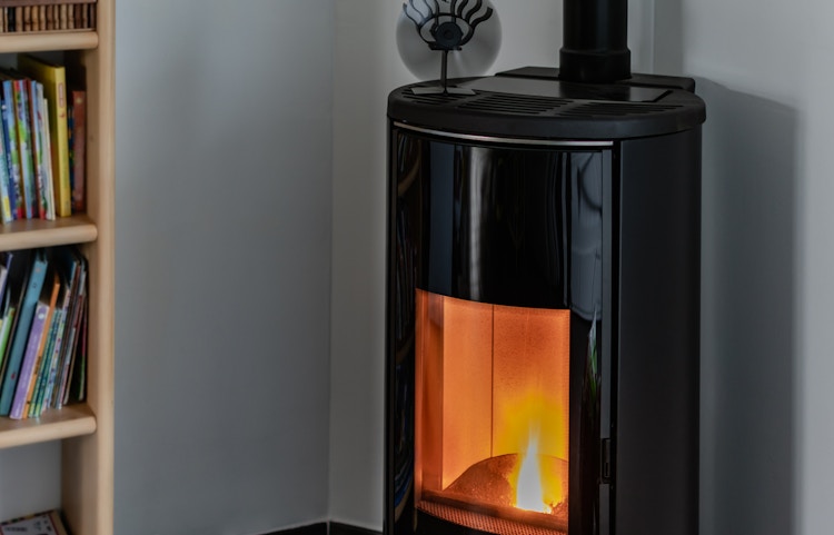 Chauffage à granulés : 8 points clés pour bien choisir votre poêle