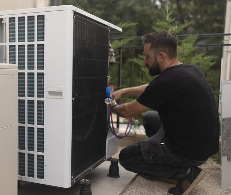 Dépannage de votre PAC hybride à Angers et alentours avec JCM Confort