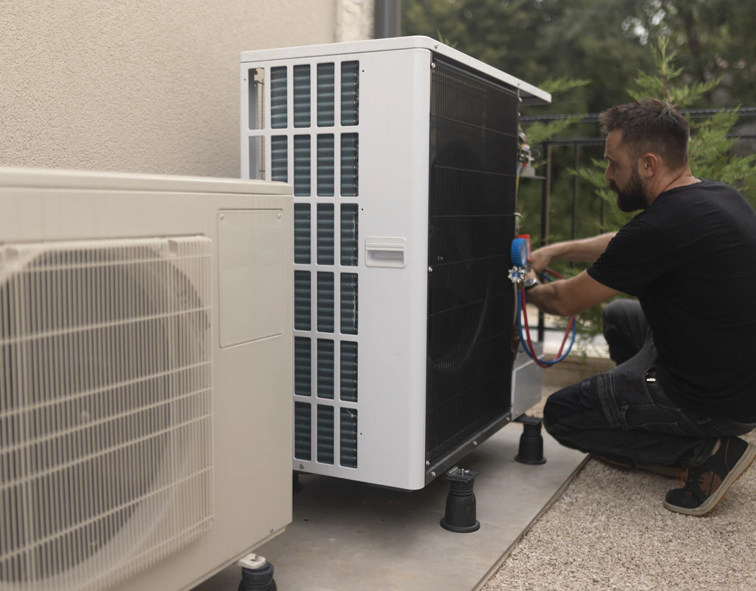 Dépannage de votre PAC hybride à Angers et alentours avec JCM Confort